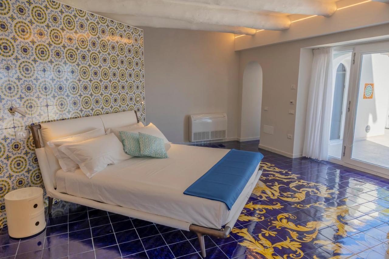 Decori Suites Amalfi Coast - Free Parking Vietri sul Mare Exterior photo