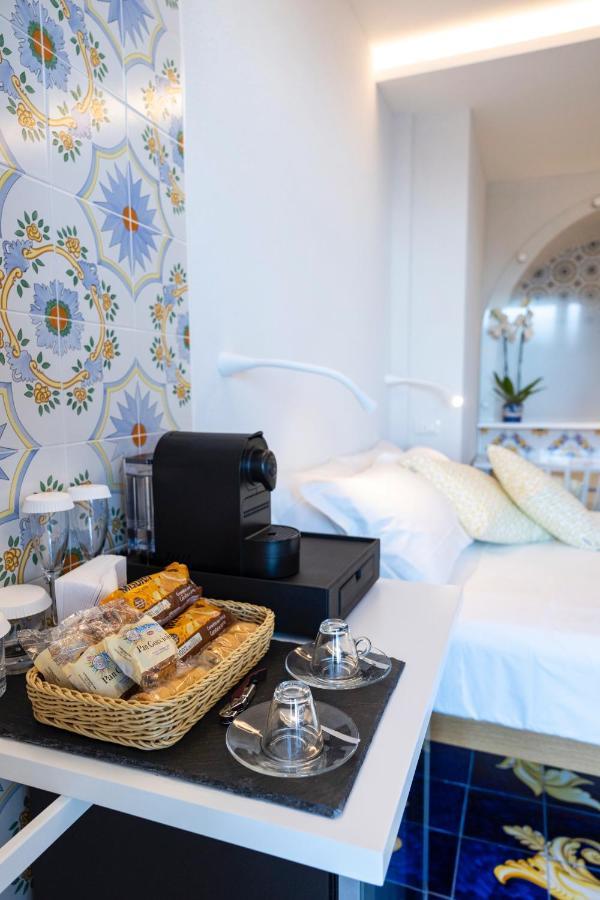 Decori Suites Amalfi Coast - Free Parking Vietri sul Mare Exterior photo