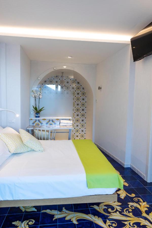 Decori Suites Amalfi Coast - Free Parking Vietri sul Mare Exterior photo
